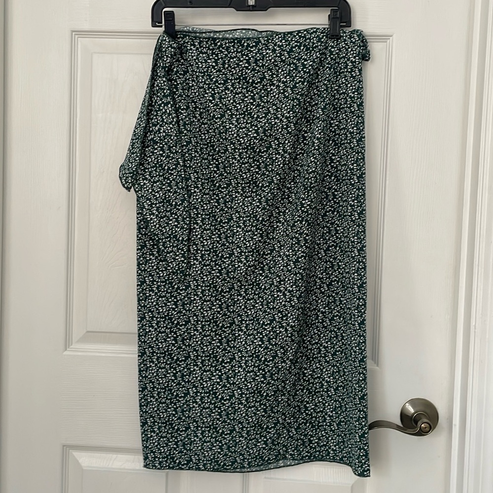 Women’s green and white midi length floral wrap skirt